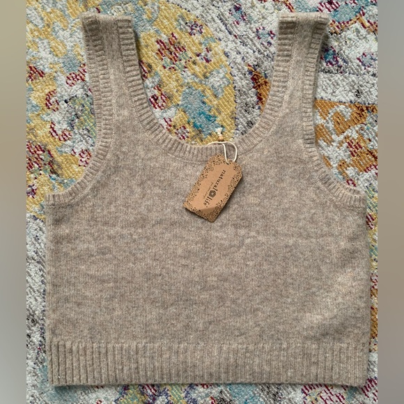 Cropped sweater tank - Picture 1 of 1